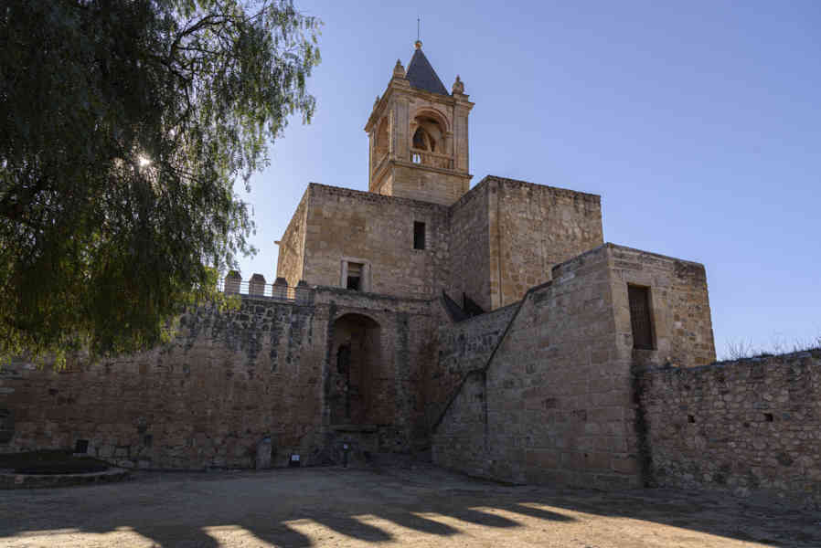 Málaga - Antequera 29 - Alcazaba - torre del Homenaje.jpg
